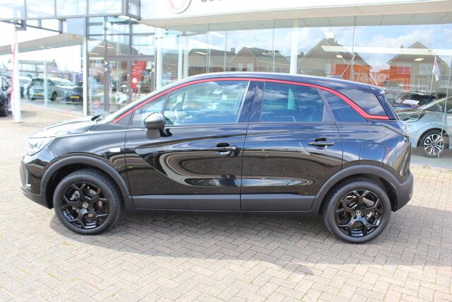 Opel Crossland 1.2-130pk Turbo GS Line. Sportieve en unieke auto ! Slechts 25.000km ! AGR stoelen, navigatie, telefoon voorbereiding., cruise cntrl, volautm. airco, metallic lak, 'Black-Red Line', LM wielen, Isofix etc.