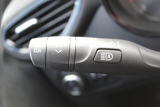 Opel Crossland 1.2-130pk Turbo GS Line. Sportieve en unieke auto ! Slechts 25.000km ! AGR stoelen, navigatie, telefoon voorbereiding., cruise cntrl, volautm. airco, metallic lak, 'Black-Red Line', LM wielen, Isofix etc.