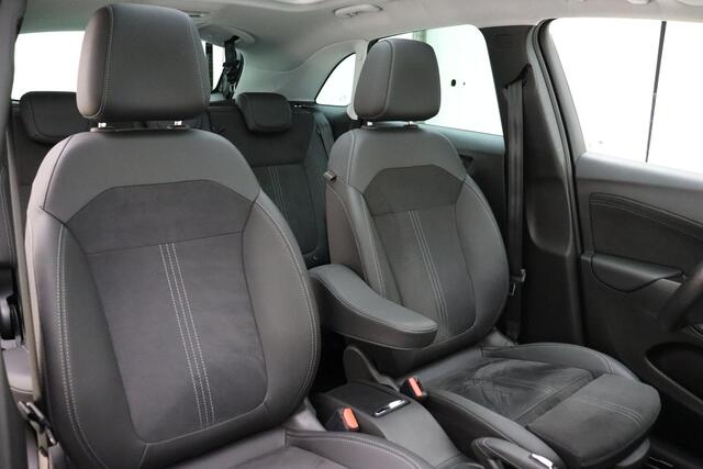 Opel Crossland 1.2 Turbo Ultimate 130 PK Automaat | Navigatie | Panoramadak | Headup Display | Climate control | Stoel & Stuurverarming | Camera | Lichtmetalen velgen black