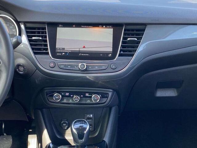 Opel Crossland 1.2-110pk Turbo 'Elegance'. Mooie en luxe hoogzitter met weinig km's ! Volautm. airco dual, cruise control, camera, comfortstoelen, metallic lak, LM wielen, navigatie, telefoonvoorb., lane- en side assist, parkeersensoren v+a, LED verlichting etc.