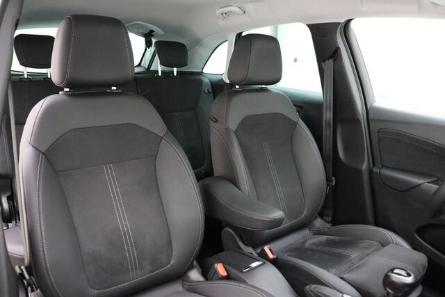 Opel Crossland 1.2 Turbo Ultimate 110 PK | Climate control | Achteruitrij Camera | Navigatie | Parkpilot | Alcantara leder | Keyless | Lichtmetalen velgen