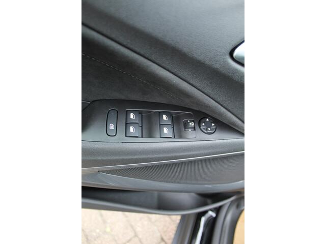 Opel Crossland 1.2 110 pk Turbo Elegance , Mooie hoge zit Climate Control, Cruise Control, Achteruitrijcamera, Navigatiesysteem