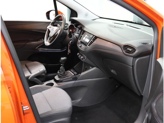 Opel Crossland 1.2 110PK Turbo Elegance | AppleCarPlay/AndroidAuto | Camera | Stoel/Stuur/Voorruit Verwarmd | AGR Bestuurdersstoel | Climate Control | Cruise Control | Armsteun | Isofix | Privacy Glass |