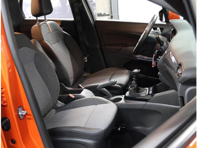 Opel Crossland 1.2 110PK Turbo Elegance | AppleCarPlay/AndroidAuto | Camera | Stoel/Stuur/Voorruit Verwarmd | AGR Bestuurdersstoel | Climate Control | Cruise Control | Armsteun | Isofix | Privacy Glass |