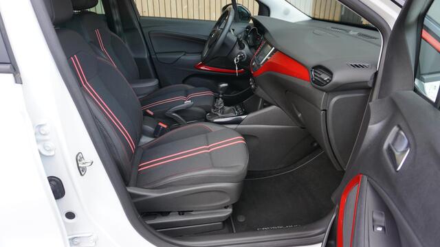 Opel Crossland 1.2 110pk Turbo GS-Line *Black Optik* Sportstoelen H-Leder 17inch LM Clima Cruise Control A-Camera 12352km!