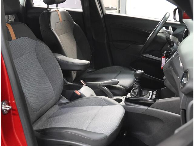 Opel Crossland 110PK Elegance | 1ste eigenaar | AppleCarPlay/AndroidAuto | Winterpakket | Camera | Climate Control | 17"LMV | Navigatie | Isofix | LED | AGR Stoel | Armsteun | Stoel/StuurVerwarmd |