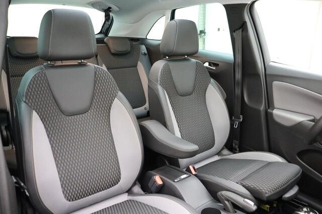 Opel Crossland X 1.2 Turbo Innovation 110 pk Automaat | Navigatie | Cruise Control | Panoramadak | Achteruitrijcamera | 17" lichtmetalen velgen | Dealer onderhouden |