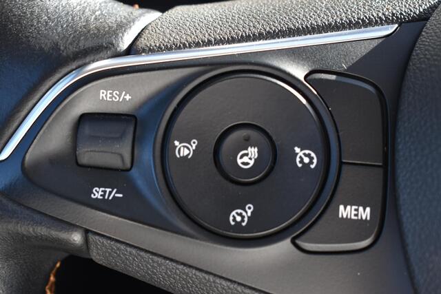 Opel Crossland X 1.2 Turbo Innovation | Stoel en stuur verwarming / Camera / HUD