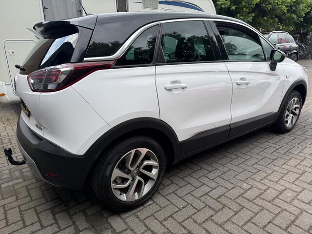 Opel Crossland X 1.2 Turbo Innovation . Apple carplay. Automaat . stuur+stoel verwarming.Trekhaak. sportvelgen .