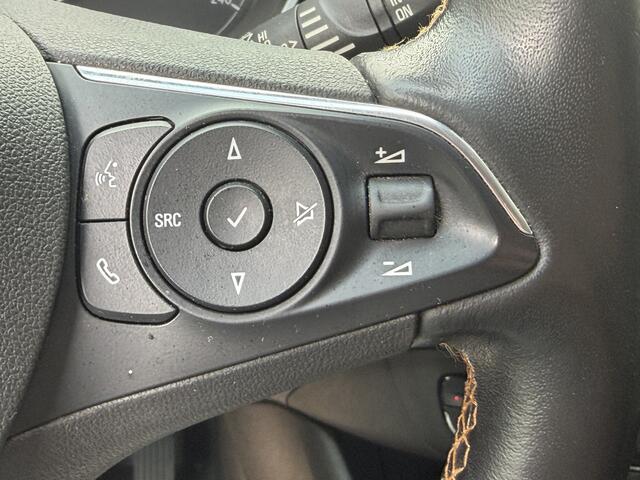 Opel Crossland X 1.2 Turbo Innovation . Apple carplay. Automaat . stuur+stoel verwarming.Trekhaak. sportvelgen .