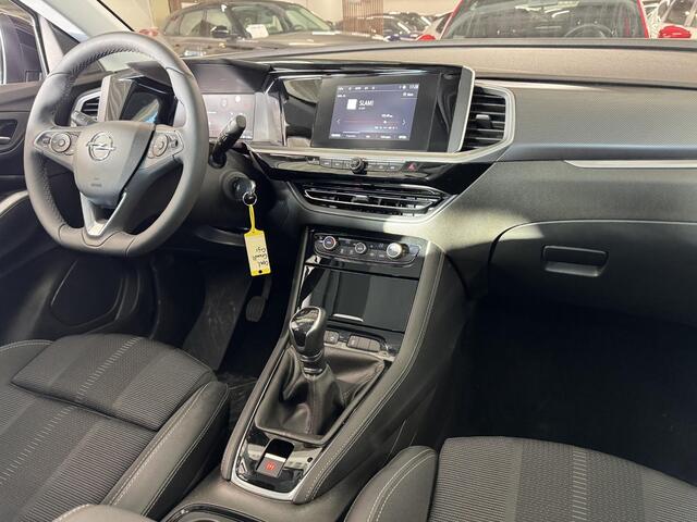 Opel Grandland 1.2 Turbo 130PK Edition | Climate Control | Stoel- en Stuurverwarming | LED Verlichting | 18"Lmv | Apple Carplay/Android Auto | Digitaal Dashboard | Parkeer Sensoren voor en Achter ( Vestiging - Vianen )