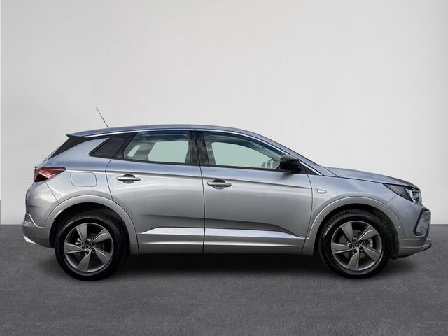 Opel Grandland 1.2 Turbo 130PK Edition | Climate Control | Stoel- en Stuurverwarming | LED Verlichting | 18"Lmv | Apple Carplay/Android Auto | Digitaal Dashboard | Parkeer Sensoren voor en Achter ( Vestiging - Vianen )