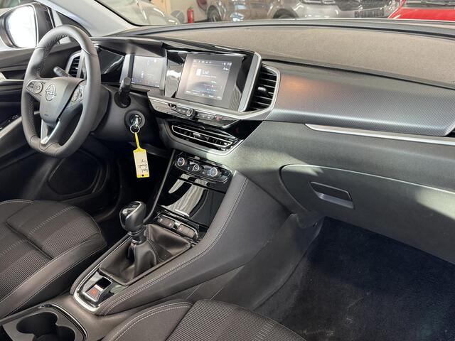 Opel Grandland 1.2 Turbo 130PK Edition | Climate Control | Stoel- en Stuurverwarming | LED Verlichting | 18"Lmv | Apple Carplay/Android Auto | Digitaal Dashboard | Parkeer Sensoren voor en Achter ( Vestiging - Vianen )
