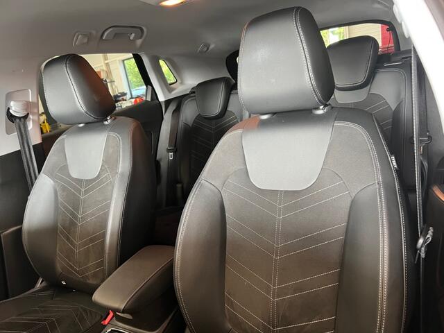 Opel Grandland 1.2 Turbo 130 pk Automaat Elegance Trekhaak Camera 19 Inch