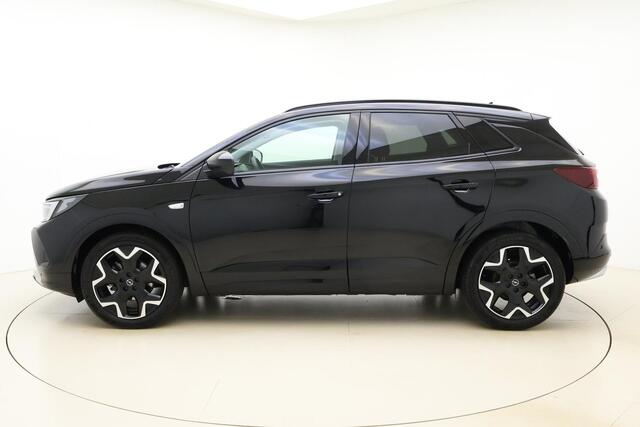 Opel Grandland 1.2 Turbo Level 3 130pk | Automaat | Alcantara Bekleding | Navigatie | Trekhaak | Elektrisch achterklep | Camera | Winter Pack | 19" Lichtmetalen Velgen | Zeer luxe!