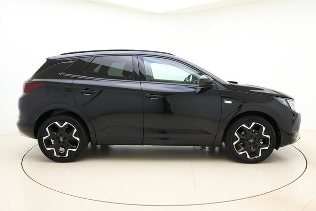 Opel Grandland 1.2 Turbo Level 3 130pk | Automaat | Alcantara Bekleding | Navigatie | Trekhaak | Elektrisch achterklep | Camera | Winter Pack | 19" Lichtmetalen Velgen | Zeer luxe!