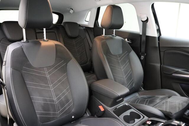 Opel Grandland 1.2 Turbo Level 3 130pk | Automaat | Alcantara Bekleding | Navigatie | Trekhaak | Elektrisch achterklep | Camera | Winter Pack | 19" Lichtmetalen Velgen | Zeer luxe!