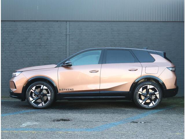 Opel Grandland Electric GS 82 kWh 213PK | AUTOMAAT | AppleCarPlay/AndroidAuto | Adaptive Cruise Control | 360'Camera | Stoel, Stuur & Voorruit verwarmd | Schuifkanteldak | AGR-Stoelen | Parkeersensoren | Two-tone |