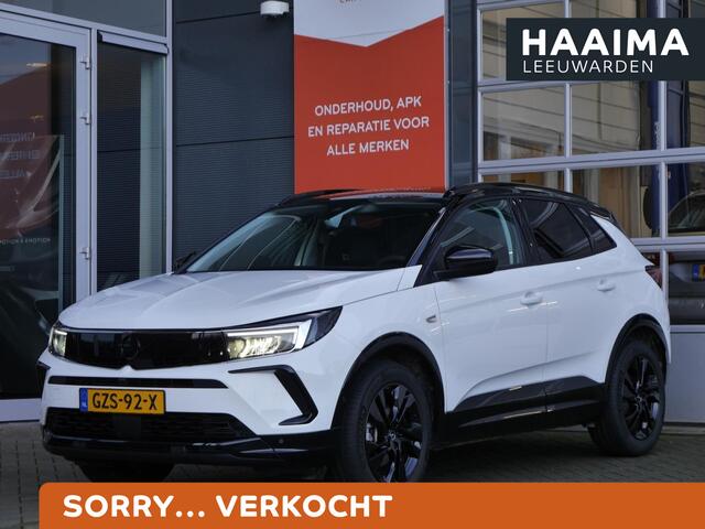 Opel Grandland 1.2 Turbo GS Black Pack | Automaat | Stoel en stuurverwarming | Navigatie | Achteruitrijcamera | Comfort stoelen | Adaptive cruise control | Parkeersensoren voor en achter | Led verlichting | Climate control