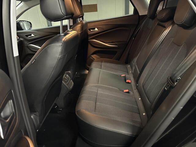 Opel Grandland 1.6 225PK Turbo Hybrid Level 3 | AUTOMAAT | AppleCarPlay/AndroidAuto | Adaptive Cruise Control | Camera | Stoel, Stuur & Voorruit verwarmd | AGR-Stoelen | Parkeersensoren | Trekhaak | Elektrisch Achterklep met Sensor | Isofix |