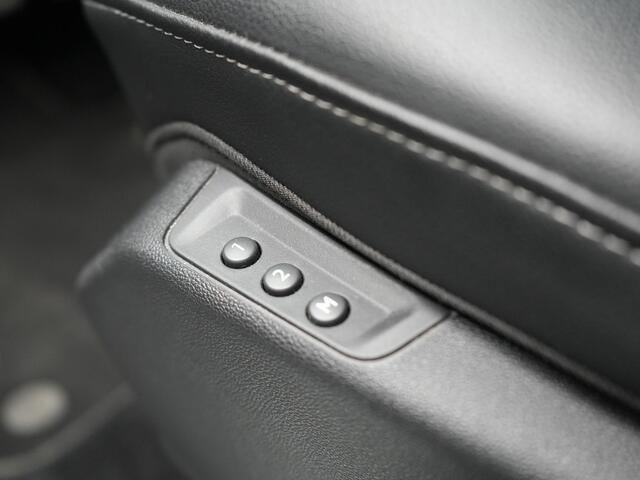 Opel Grandland Turbo 4x4 Ultimate Plug In Hybrid 300pk PHEV | Trekhaak Afneembaar | Adaptive Cruise | 360 Camera | Lederen Sportstoelen Memory & Ventilatie | Apple Carplay | Navigatie | Verwarmd Stuur & Stoel | Virtual | DAB |
