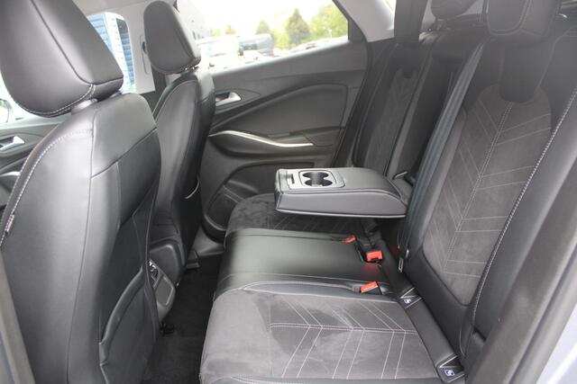 Opel Grandland 1.2 Turbo 130PK AUTOMAAT ULTIMATE | STOEL/STUUR/VOORRUIT VERWARMING | ACHTRERUITRIJ CAMERA | DODEHOEK DETECTIE | ELEKTRISCH BEDIENBARE ACHTERKLEP | FULL LED MATRIX KOPLAMPEN | NAVIGATIE | 19" LICHTMETALEN VELGEN | ALCANTARA BEKLEDING | APPLE CARPLAY/ANDRO