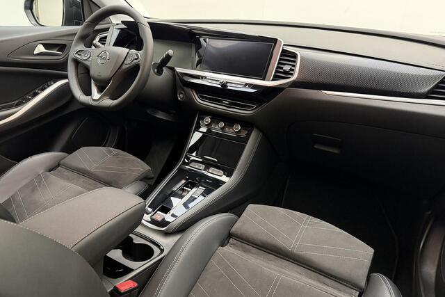 Opel Grandland 1.2 Turbo Ultimate Automaat | Navigatie | Elektrische achterklep | Stoelverwarming | Climate & Cruise Control | Alcantara bekleding | Zwart dak | Lichtmetalen velgen