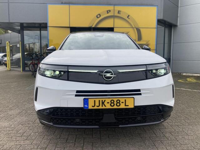 Opel Grandland 1.6 Turbo 195pk Plug-in-Hybrid Automaat GS | Panoramadak | 20" lichtmetalen velgen | Trekhaak | Headup display | Navigatie | Adapt. Cruise control | LED Matrix verlichting
