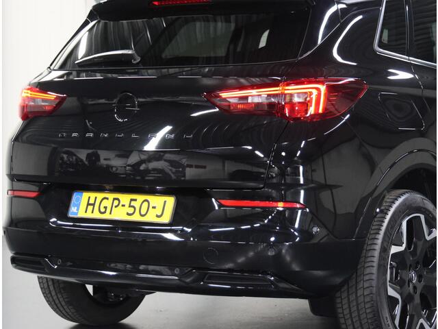 Opel Grandland 1.2 130PK Turbo GS | 1ste eigenaar | AppleCarPlay/AndroidAuto | Alcantara/LEER | Climate Control | Cruise Control | Navigatie | 360'Camera | AGR-stoelen | Keyless Entry/Start | LED Koplampen | Privacy Glass | Electrische achterklep | Isofix | Armsteun |