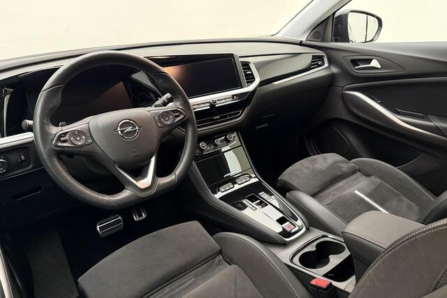 Opel Grandland 1.6 Turbo Plug-In Hybrid 4x4 GSE | Climate control | Navigatie | Winter Pakket | Parkpilot | Black Pakket | Elektrisch Pakket | 18" Lichtmetalenvelgen