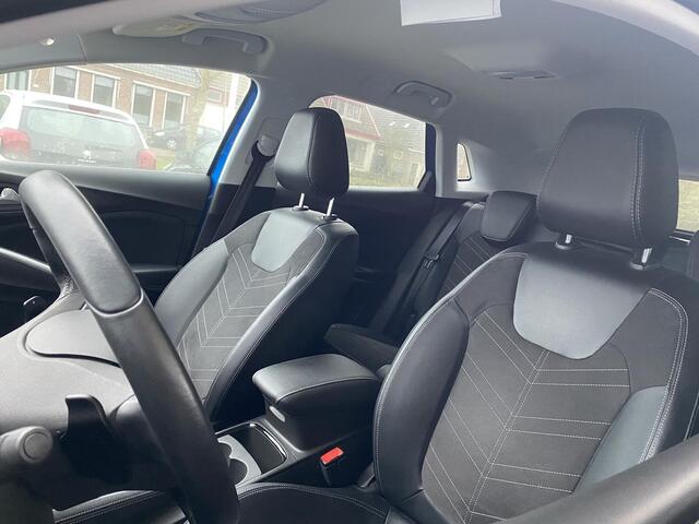 Opel Grandland 1.6 Turbo Plug-In Hybrid GS | AGR Comfortstoelen | Achteruitrijcamera | Parkeersensoren voor en achter | Navigatiesysteem | Voorstoelen verwarmd