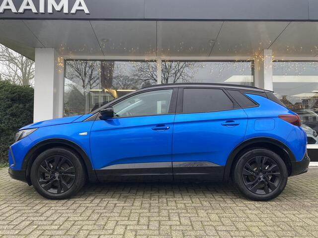 Opel Grandland 1.6 Turbo Plug-In Hybrid GS | AGR Comfortstoelen | Achteruitrijcamera | Parkeersensoren voor en achter | Navigatiesysteem | Voorstoelen verwarmd