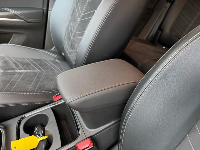 Opel Grandland 1.6 Turbo Plug-In Hybrid Elegance met Navi/Camera, Trekhaak, 19inch, Winterpakket