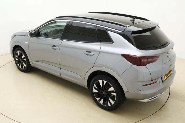 Opel Grandland 1.2 Turbo Ultimate 130 PK | Navigatie | Stoel & Stuurverwarming | Camera | Keyless | Alacantara lederen bekleding | Dakrails | AGR