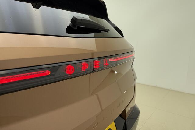 Opel Grandland 1.6 Turbo Plug-in-Hybrid Business Edition | Massagestoelen | Panoramisch Schuif/kanteldak | Climate control | Afneembare trekhaak | Focal audio | Camera