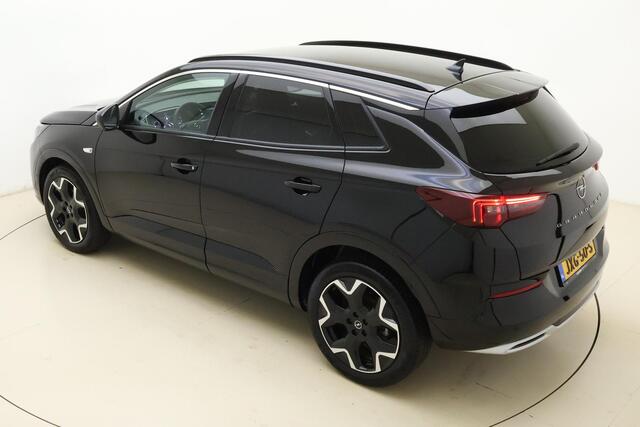 Opel Grandland 1.2 Turbo 130pk Automaat Ultimate | Climate & Cruise Control | Elektrische achterklep | Navigatie | Achteruitrijcamera | Winterpakket | Alcantara bekleding | 19" Lichtmetalen velgen