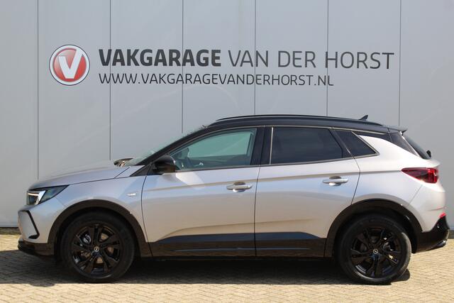 Opel Grandland 1.2-130pk Turbo GS-Line. Zeer nette en luxe hoogzitter, slechts 43.000km ! Autm. airco dual, camera, half leder, navigatie, telefoonvoorb, Apple carplay/Android auto, lane- en side assist, cruise control, metallic lak, LM wielen etc.