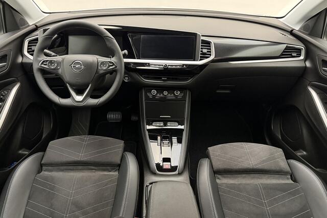 Opel Grandland 1.2 Turbo 130pk Automaat Ultimate | Navigatie | Alcantara bekleding | Elektrische achterklep | Stoel- en stuurverwarming | Climate control | Cruise control | Zwart dak