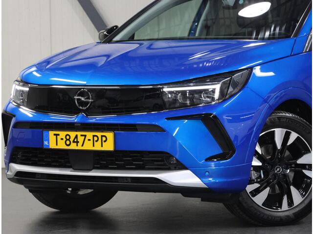 Opel Grandland 1.2 130PK Turbo Level 3 | AppleCarPlay/AndroidAuto | Winterpakket | Camera | Adaptief Cruise Control | Climate Control | Keyless | Electrische klep | Navigatie | AUTOMAAT | Stoel/Stuur/Voorruitverwarming | AGR Stoelen | Isofix | Privacy Glass |