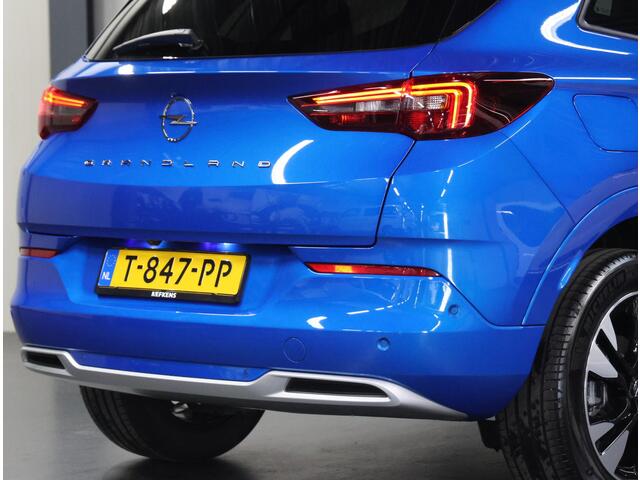 Opel Grandland 1.2 130PK Turbo Level 3 | AppleCarPlay/AndroidAuto | Winterpakket | Camera | Adaptief Cruise Control | Climate Control | Keyless | Electrische klep | Navigatie | AUTOMAAT | Stoel/Stuur/Voorruitverwarming | AGR Stoelen | Isofix | Privacy Glass |