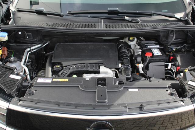 Opel Grandland 1.2-130pk Turbo GS-Line. Zeer nette, sportieve en luxe hoogzitter, slechts 49.000km ! Autm. airco dual, camera, half leder, navigatie, telefoonvoorb, Apple carplay/Android auto, lane- en side assist, cruise control, metallic lak, LM wielen etc.