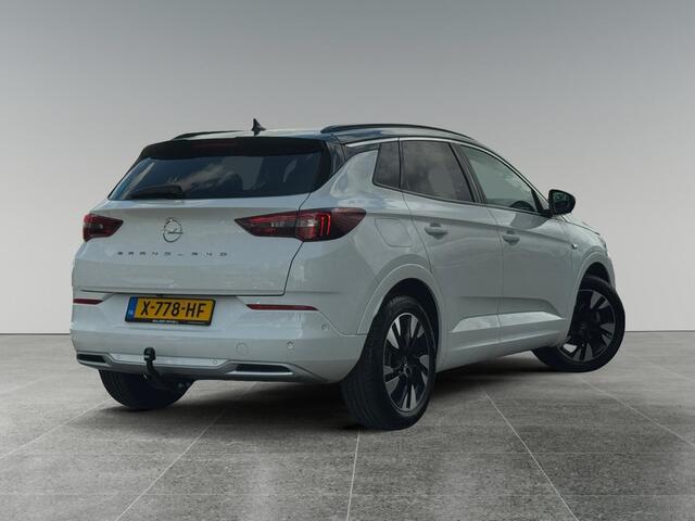 Opel Grandland Ultimate 1.2 Turbo 130pk EAT8 | ALCANTARA / LEDER | TREKHAAK | MATRIX LED | TWO-TONE! | 360° CAMERA | NAVI | AGR-STOELEN | ISOFIX |