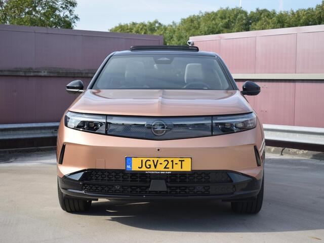 Opel Grandland Electric GS 73 kWh SCHUIFKANTELDAK | NAVIGATIE | CARPLAY | ACHTERUITRIJCAMERA MET SENSOREN | WINTERPAKKET |