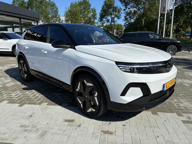 Opel Grandland Electric Ultimate AWD 73 kWh | DEMO | ECC | Panorama dak | Navigatie | Leder | AGR | Matrix-LED | Camera | Winter Pakket | 20" LM-Velgen |