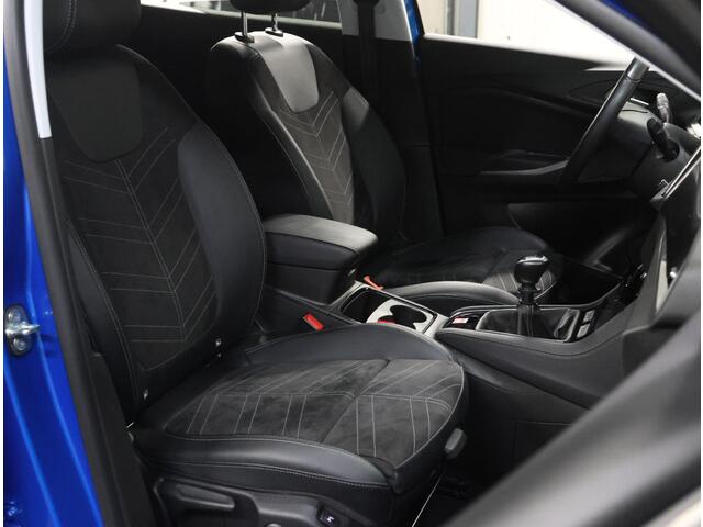 Opel Grandland 130PK Turbo Level 4 | 1ste eigenaar | Trekhaak | AppleCarplay/AndroidAuto | Camera | Dodehoekdetectie | 19"LMV | LEER/Alcantara | Navigatie | Stoel/Stuur/Voorruitverwarming | Isofix | Privacy Glass | Electrische achterklep |