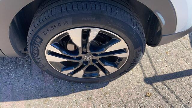 Opel Grandland X 1.2 Turbo Automaat Ultimate | Camera | | Climate Control | Glazen panorama dak met elektrisch bedienbare zonwering | Apple Carplay/Android Auto | Sportstoelen | 18 Lichtmetalen Velgen | Afwijkende dakkleur | Trekhaak