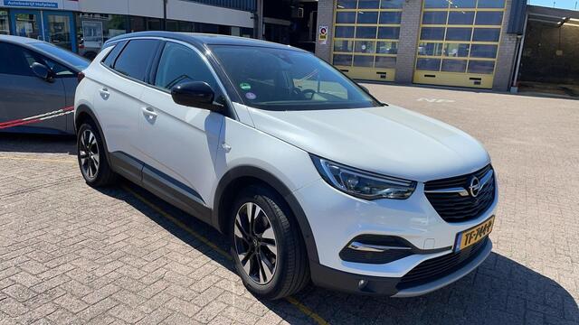 Opel Grandland X 1.2 Turbo Automaat Ultimate | Camera | | Climate Control | Glazen panorama dak met elektrisch bedienbare zonwering | Apple Carplay/Android Auto | Sportstoelen | 18 Lichtmetalen Velgen | Afwijkende dakkleur | Trekhaak