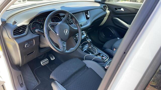 Opel Grandland X 1.2 Turbo Automaat Ultimate | Camera | | Climate Control | Glazen panorama dak met elektrisch bedienbare zonwering | Apple Carplay/Android Auto | Sportstoelen | 18 Lichtmetalen Velgen | Afwijkende dakkleur | Trekhaak