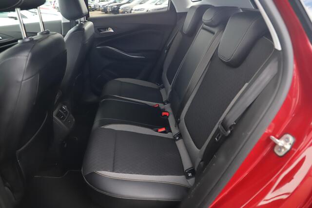 Opel Grandland X 1.2 Turbo Business Executive 131PK Automaat Trekhaak Keyless Comfortstoelen 18 inch LMV Navigatie Achteruitrijcamera Carplay Android Clima Cruise PDC Lane Assist