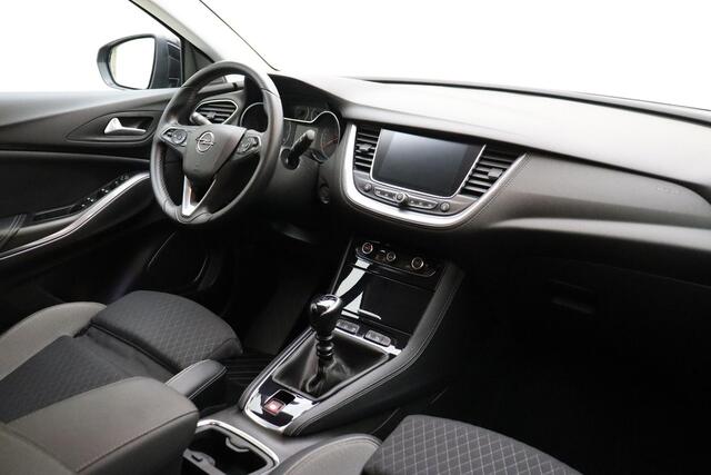 Opel Grandland X 1.2 Turbo Innovation | Navigatie | Climate control | Camera | Lichtmetalen velgen | Electrische achterklep | Getint glas | Keyless